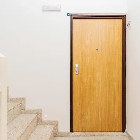 Charming W/ Private Garden In St. Catarina Apartment