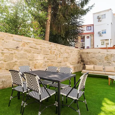 Charming W/ Private Garden In St. Catarina