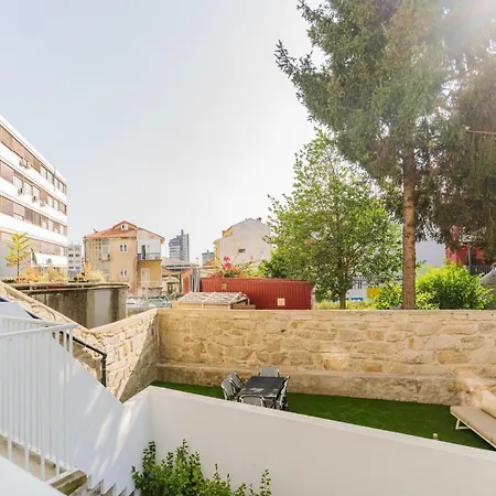 Charming W/ Private Garden In St. Catarina *