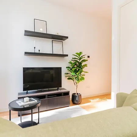 Apartment Charming W/ Private Garden In St. Catarina