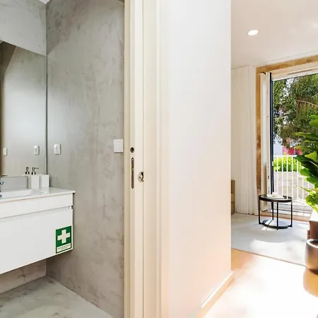 Charming W/ Private Garden In St. Catarina