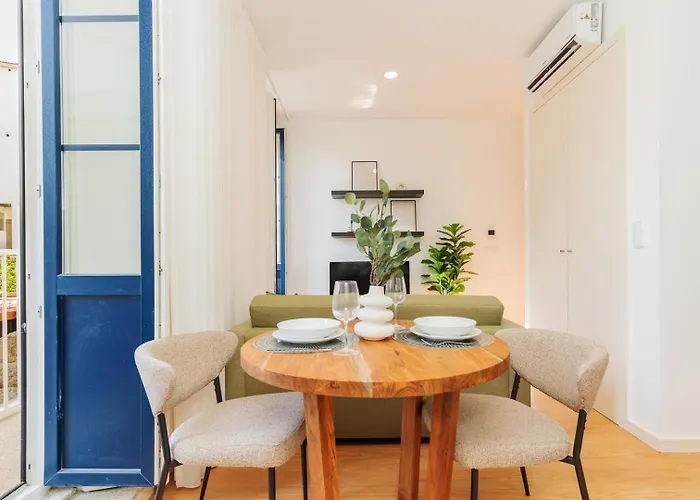 Charming W/ Private Garden In St. Catarina 波尔图