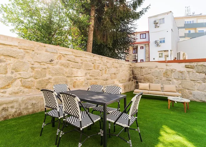 Charming W/ Private Garden In St. Catarina