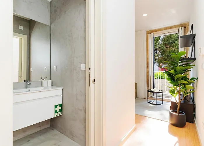 Charming W/ Private Garden In St. Catarina