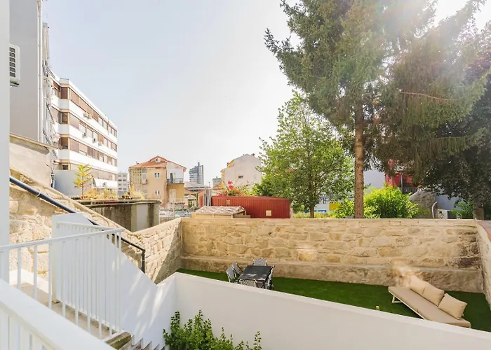 Charming W/ Private Garden In St. Catarina *